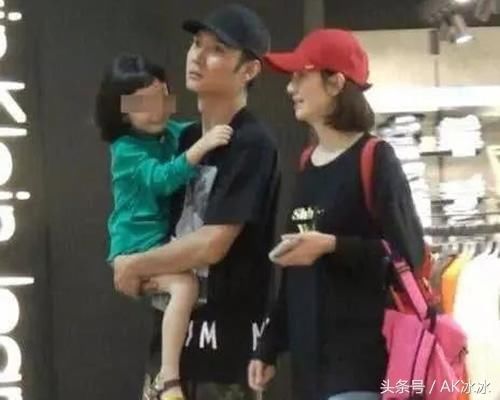 某男性传言出轨经纪人的事情又升级了,其妻子的做法让人想不到