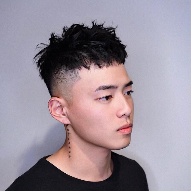 「男生」男生剪“短烫”发型超好看!简单帅气的造型,让你的颜值也提升