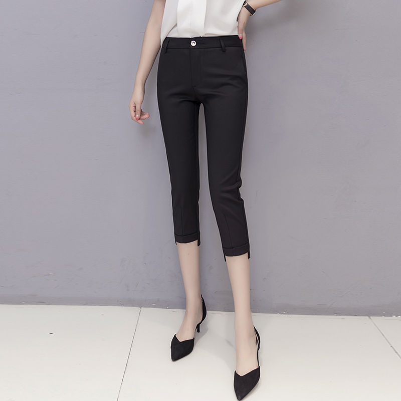 会打扮的女人都不穿裙子了，现在流行下面这些女裤，美出新高度