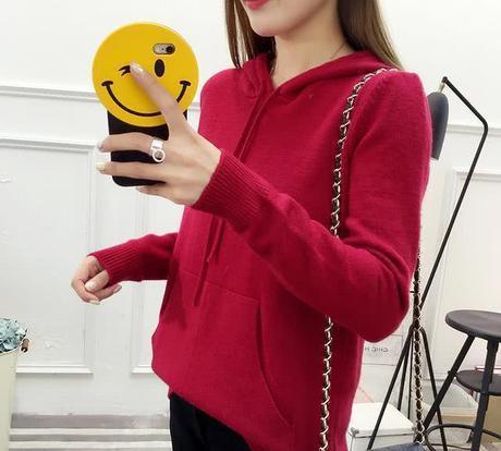 马上就到中秋，别买风衣了！今年流行穿洋气卫衣，显瘦显嫩超养眼