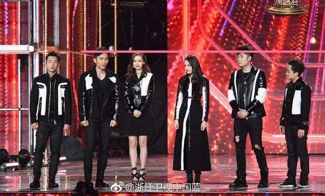 baby迷上驴蹄鞋! 连和迪丽热巴同台都不放过, 但是结果尴尬了