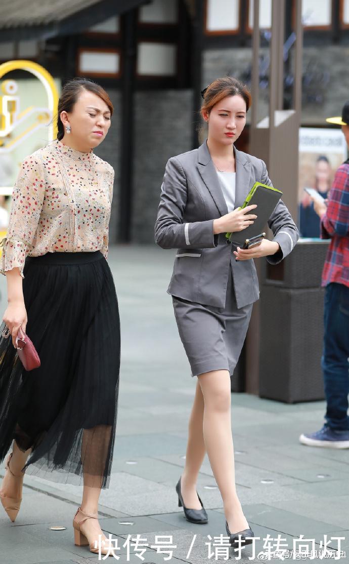 『 美女』工作中的样子最迷人,街拍穿着职业装的美女