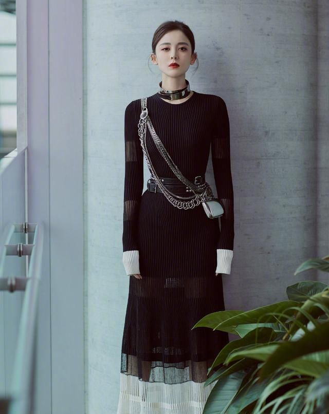  #白鞋#小白鞋out了!要买就买这4款,今年最流行的!