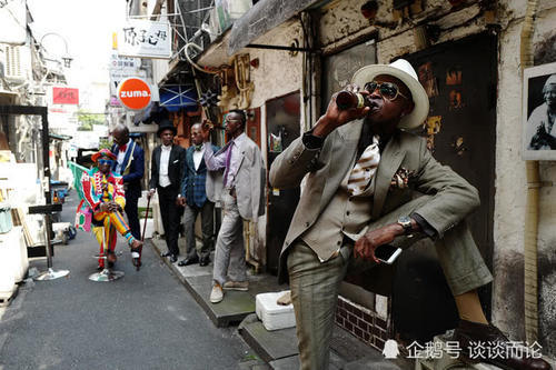 宁可饿肚子，捡垃圾也要穿的光鲜亮丽，非洲这个国家真有意思