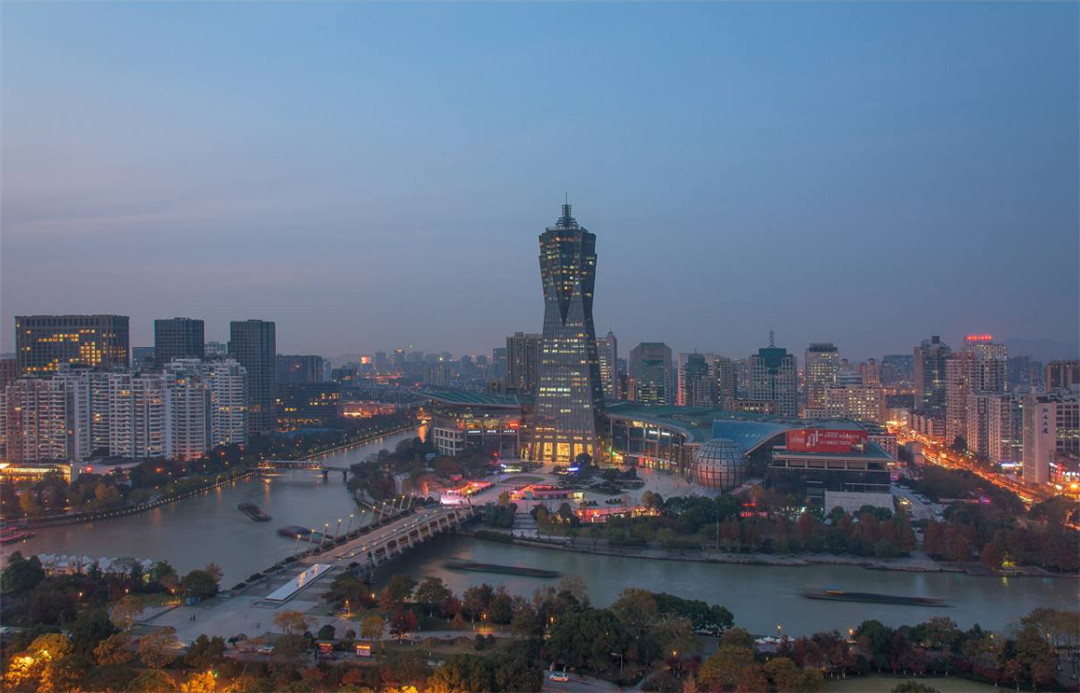 中国正在崛起的4个城市，追赶“北上广深”，成为新的一线城市！