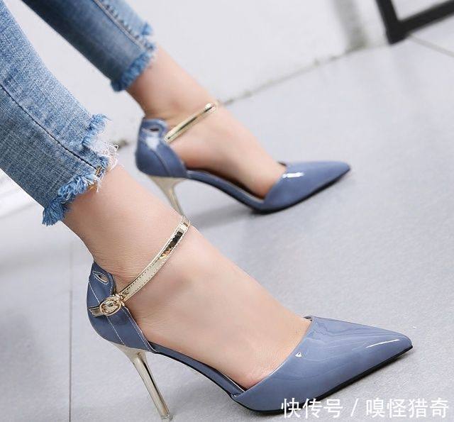 尖头高跟鞋的女神搭配，自信的美腿优雅从荣