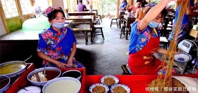 中国又一坑人景区,一碗清汤面要50元,网友:估计要凉了!