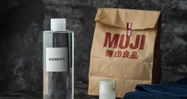  [洗面奶]为什么爽肤水不能用手涂,而要用化妆棉涂?今天终于明白了!
