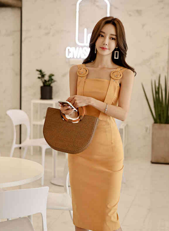 孙允珠甜美蜂蜜暖色橘融吊肩知性裙