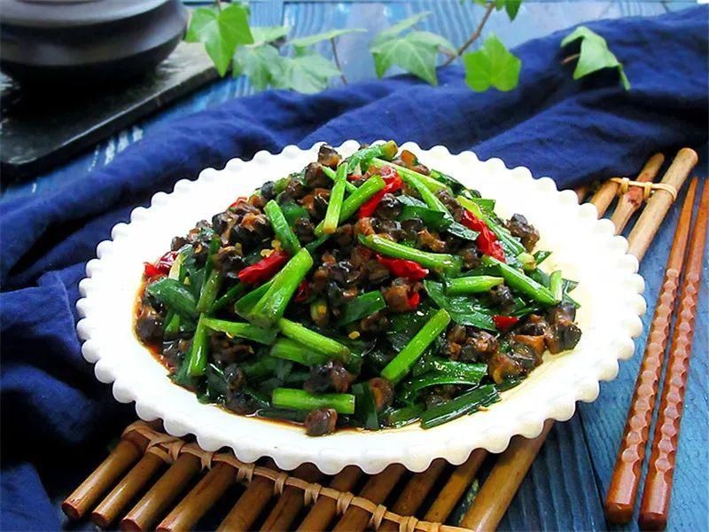  『荠菜』又是一年春食时！春天里的江南人，是如何把“鲜嫩”吃得出神入化的？