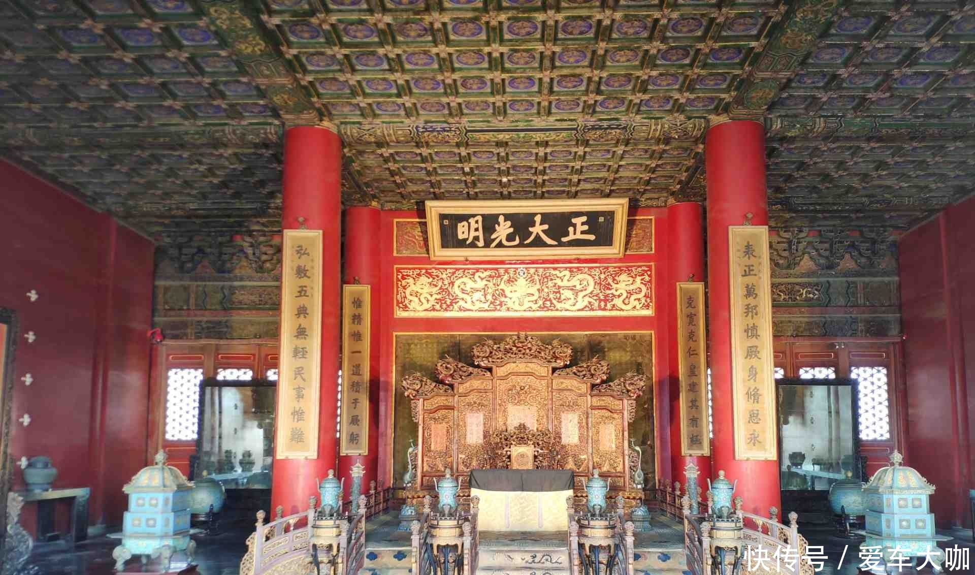 亲身经历证明，故宫是可以拍出近乎无人的照片的