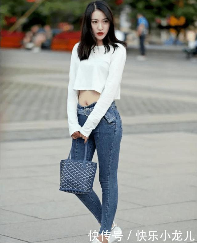 「小姐姐」街拍:看似简单的穿搭,其实是与众不同的存在!