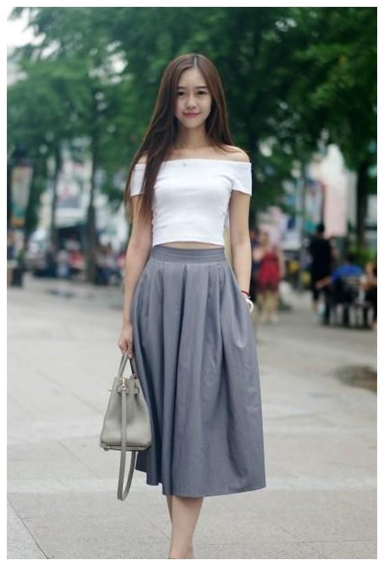 街拍：图1活力百褶裙，图2露肩上衣，图3气质清冷宛如初恋！