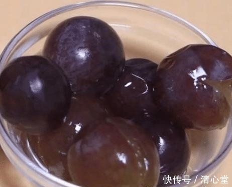  『葡萄』烂掉的葡萄也别扔，留着大有用处，用水泡一泡，解决了很多人的烦恼
