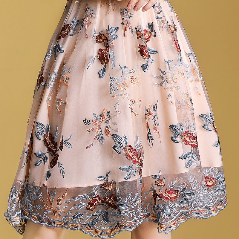 成熟的女人都这样选连衣裙!性感迷人惹人爱，一路上回头率爆表