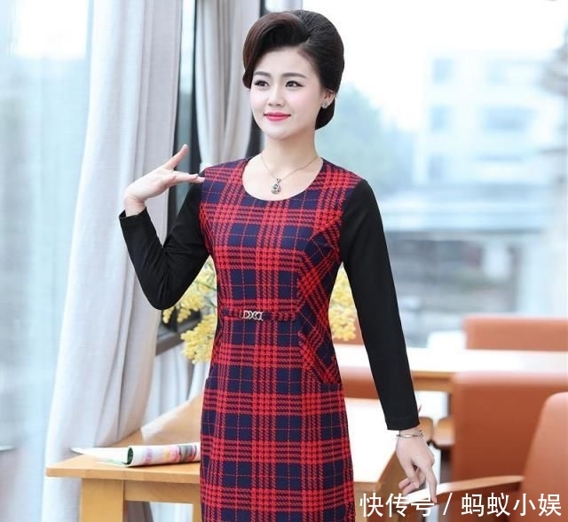「显瘦」如果你个子不高,有点微胖,建议穿这件连衣裙,显瘦又洋气