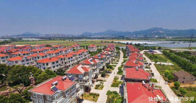 沙子越来越贵，红砖被禁，农房又要统一规划，农民自建房还划算吗