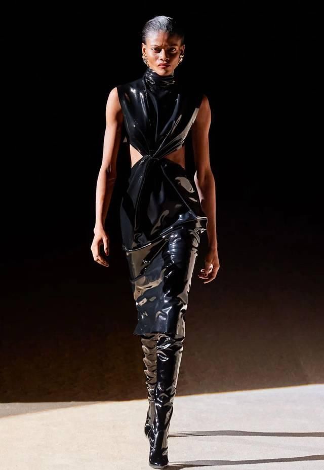  『系列』一场关于女性自我解放的革命：Saint Laurent 2020秋冬时装系列！