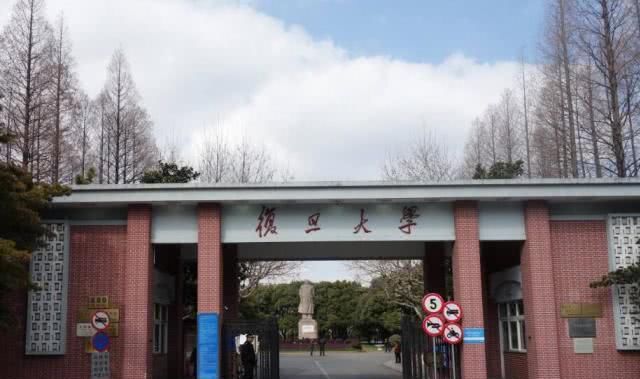  摩天大楼@中国“最大”教学大楼，仅差8米就成摩天大厦，完工15年没有人跨越