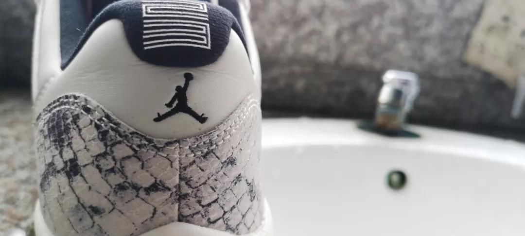  『AJ11』AJ11白蛇low开箱测评：出色的质感！