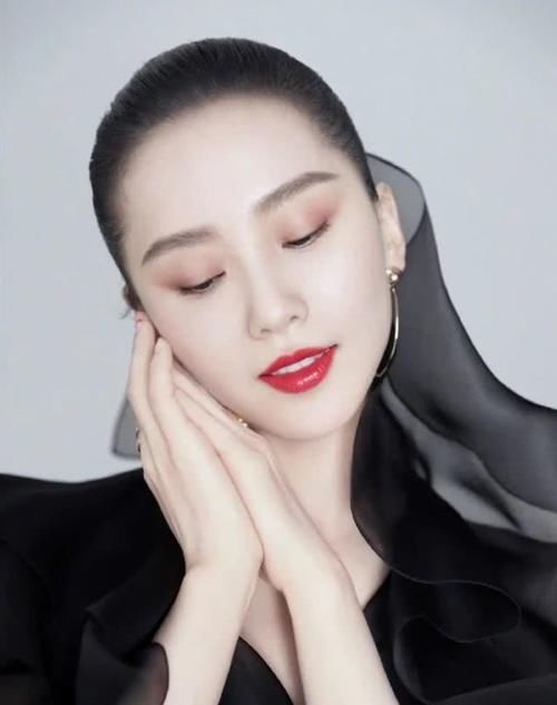  [刘诗诗]“口红叠涂”就该先涂浅色后涂深色？原来这么多年一直做错了