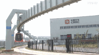 中国首列空中列车试运营！列车开跑后，很多人表示坐车有压力！