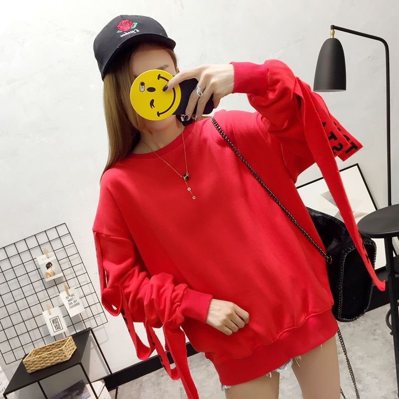 女人再漂亮，少穿裙子配打底裤，现流行“卫衣裙”，配短裤美到翻