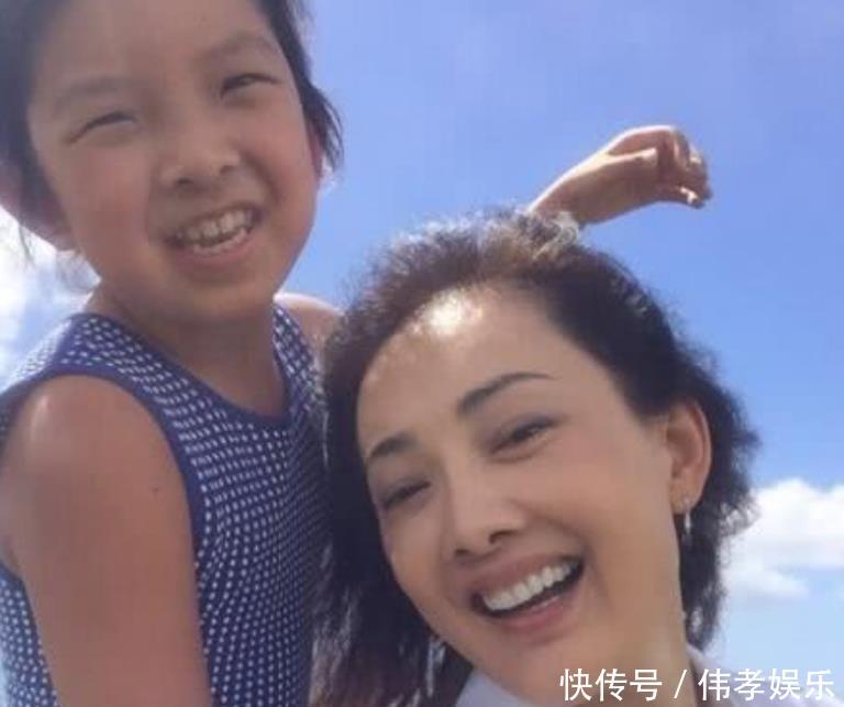 牛莉@她是运动员出身,曾8次登上春晚,嫁富豪“丑老公”,如今成这样