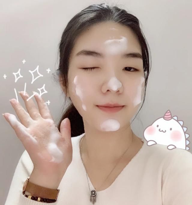  [敷面膜]皮肤粗糙暗沉？注意睡前的四个护肤小技巧，皮肤越变越好