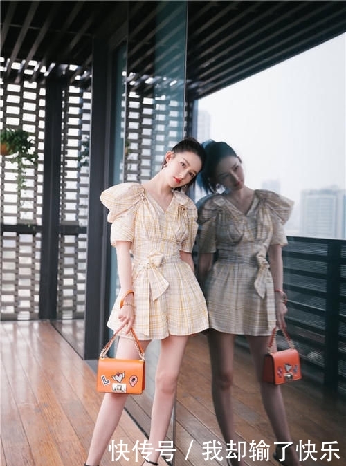 『女人』李沁这双腿像是“假”的,P都P不了这么完美,女人看了都羡慕嫉妒