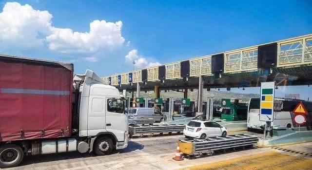 9月1日起，高速公路收费标准在调整！车主：幸福来得太突然！