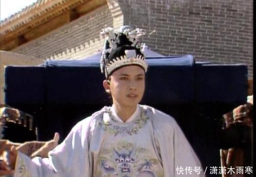 厌恶仕途经济的贾宝玉, 为何会和地位显赫