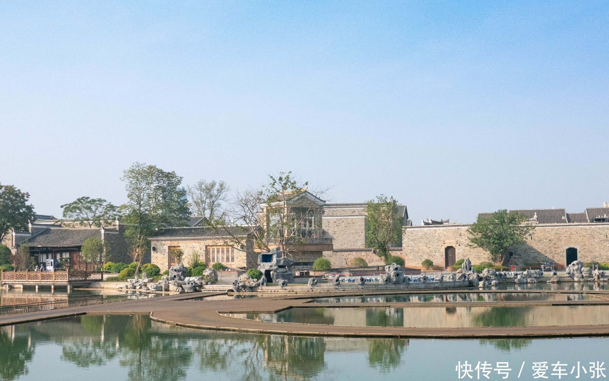 中国最奇怪的景区,白天没游客,晚上人挤人,把老外都吸引来了