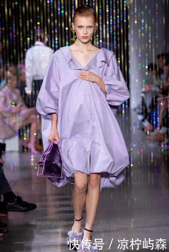 『穿成』春夏季节怎么才能穿成小仙女?一个“泡泡袖”满足你