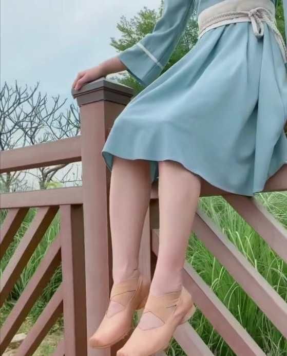  芭蕾@今年最流行的不是小白鞋，而是芭蕾鞋，清凉时尚还显高
