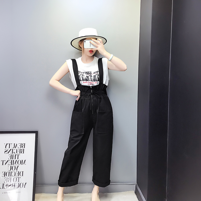 今年流行这裤子叫：初恋裤！比“烂大街”的阔腿裤更时髦显瘦