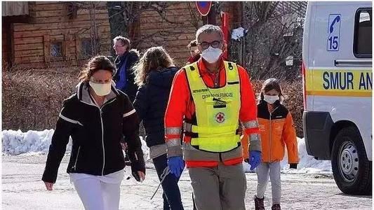  「群体」新冠病毒：敢用群体免疫对付我？必须给你点颜色！该国死亡率爆了