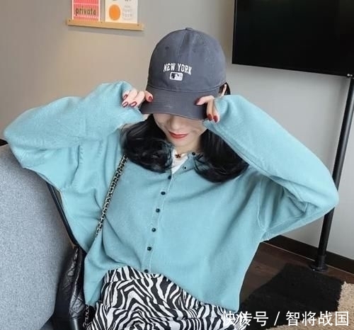  『初春』最近火了一种初春搭配，减龄又有气质，120斤都能穿出女神范儿