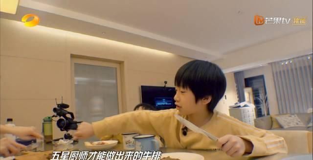 章龄：黄觉有钱硬气不让儿子上网课，章龄之一人带2个儿，好妻子旺三代