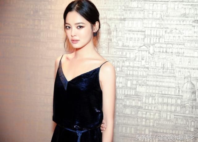 辛芷蕾:姿色诱人，尽显完美身材!