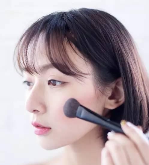  「爱心」腮红不会涂？那就毁了一张脸的妆。