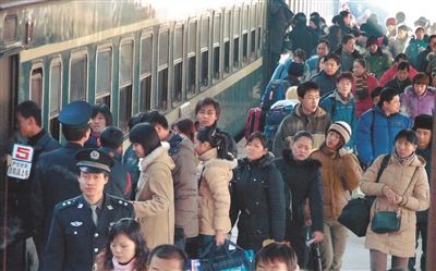 巨变十年间 游子归家路