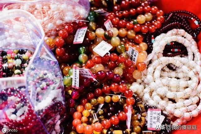 中国唯一热带风情国家级旅游区 号称天下第一湾 外国人比中国人多