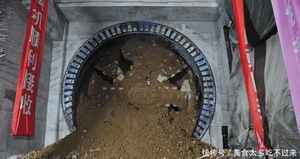  「明明」地铁明明需要挖很深，为啥没见过大量泥土被运出来看完