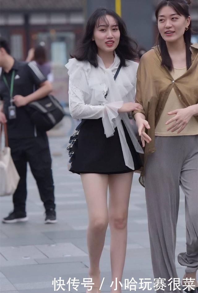 气质@小姐姐高跟鞋穿出了时尚感，展现出气质美