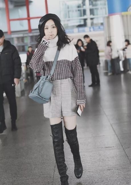  系腰带：今年冬天小个子千万不要这样穿衣服，太显高啦！