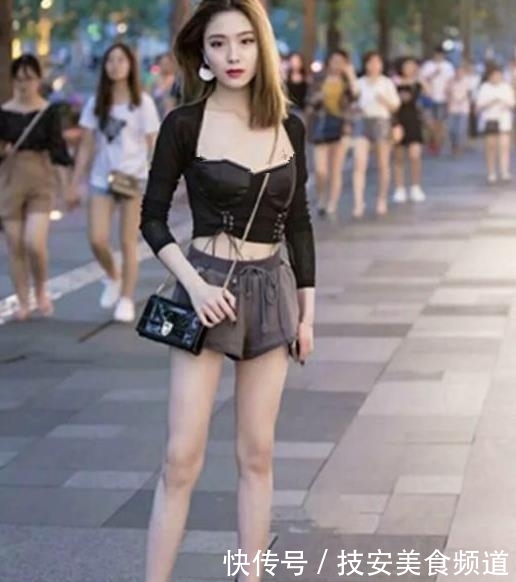  气质■街拍美女：高挑迷人的时尚小姐姐，曼妙穿搭，展现长腿气质！