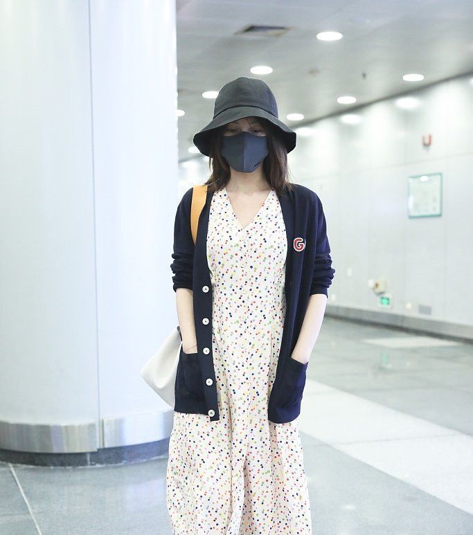  仙女@最近流行一种穿法,叫“奶奶衫+仙女裙”,时髦显瘦,明星都上瘾