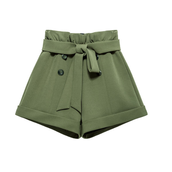 性感热裤秀美腿，塑造迷人的小蛮腰