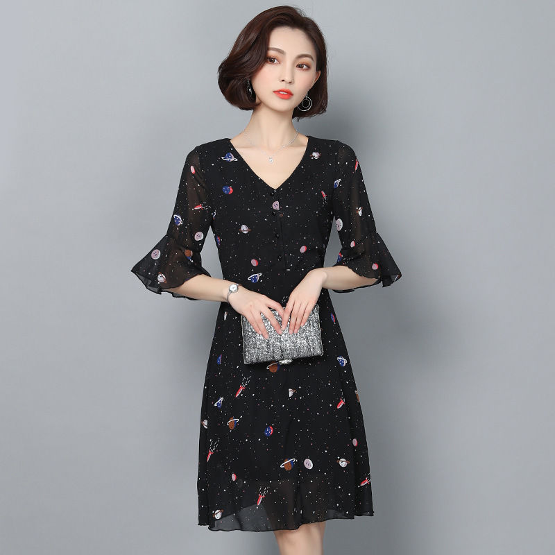 哇塞,太美了!头一次见那么好看的减龄裙,7080穿上似大姑娘